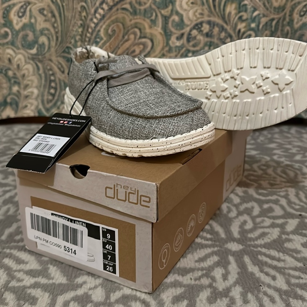 NWT Hey Dude womens size 9